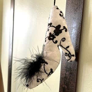 Black and White Floral Print Shoe Ornament